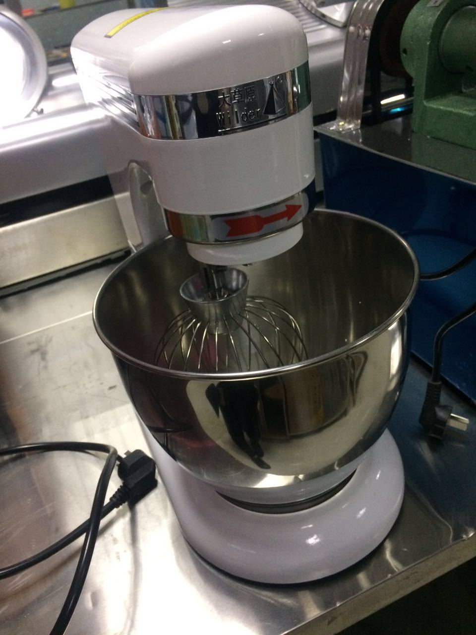 大草原厨师机商用鲜奶机和面机多功能打蛋器电动烘焙搅拌机7L正品