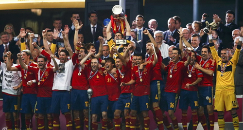 哈维2传导演完胜 西班牙4-0意大利卫冕欧洲杯冠军